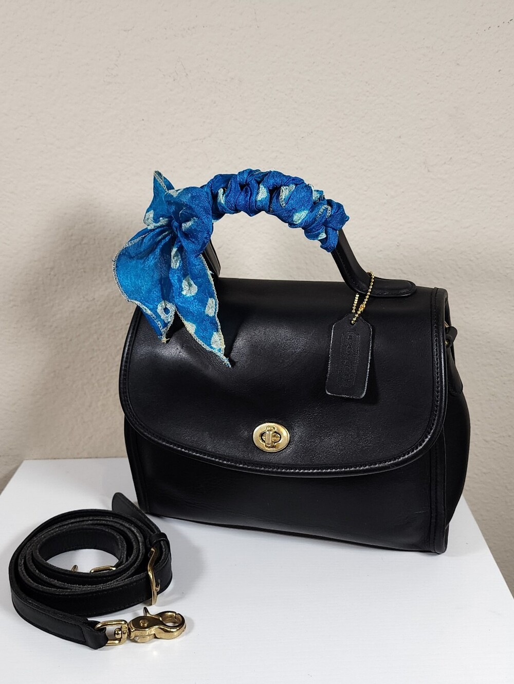 Vintage Coach Black Leather Manor Bag #9977 - Picture 3 of 15